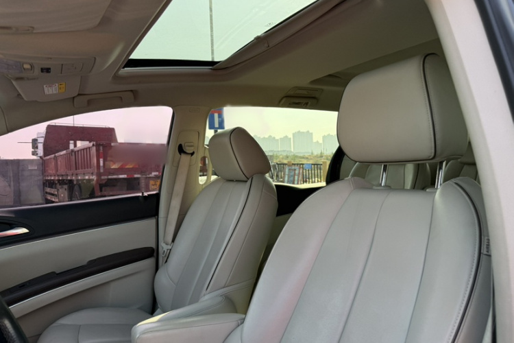 别克GL8 2020款 陆上公务舱 652T 尊贵型中控内饰7010