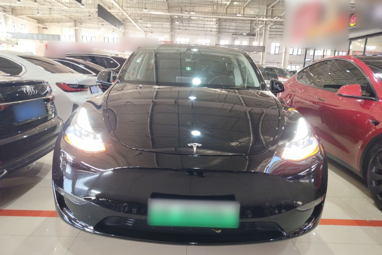 特斯拉 Model Y 2021款 标准续航后驱版车身外观2