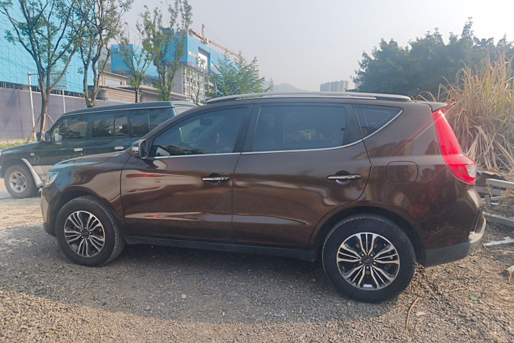 吉利汽车 远景X6 2016款 1.8L 手动尊贵型车身外观4