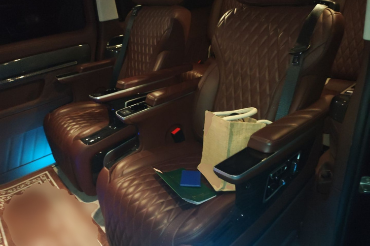 奔驰 威霆 2023款 2.0T 商务版 7座中控内饰21