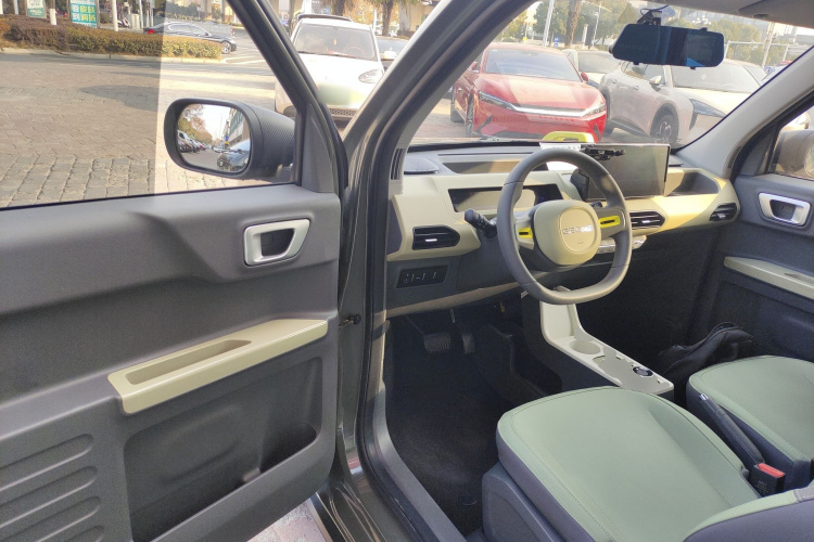 吉利银河 2024款 200km 熊猫骑士中控内饰20