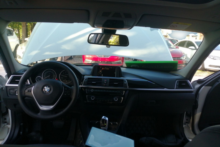 宝马3系 2017款 318Li 时尚型中控内饰12