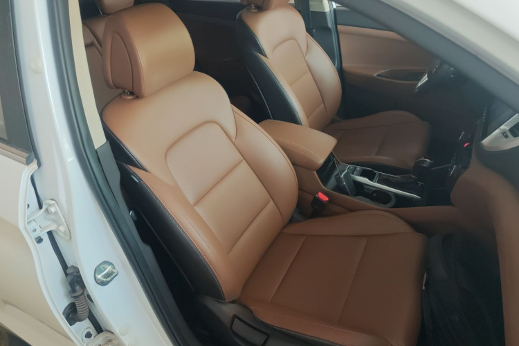 现代 途胜 2015款 1.6T 双离合两驱智能型局部细节41