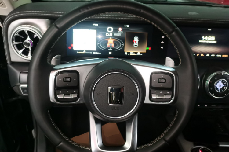 坦克300 2023款 越野版 2.0T 征服者中控内饰13