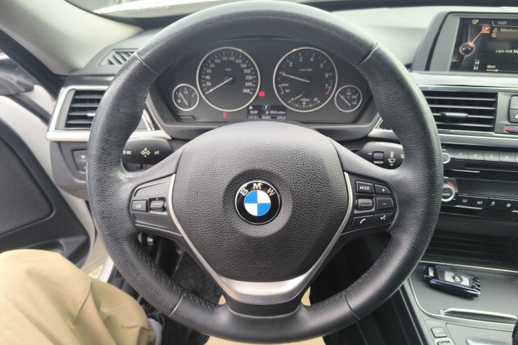 宝马3系GT 2017款 320i 时尚型中控内饰13