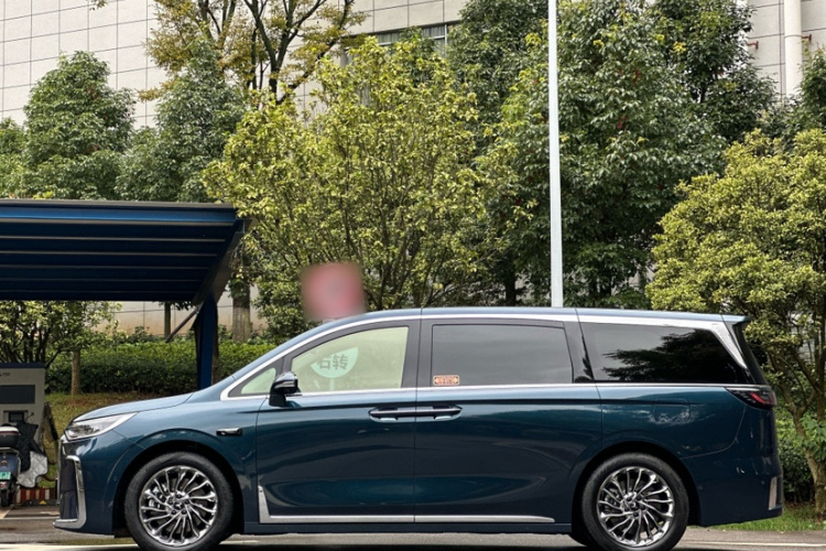 岚图汽车 岚图梦想家 2025款 PHEV 四驱旗舰乾崑版车身外观6004