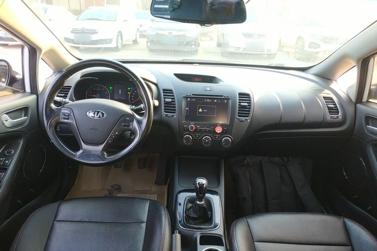 起亚K3 2016款 1.6L 手动GLS中控内饰12
