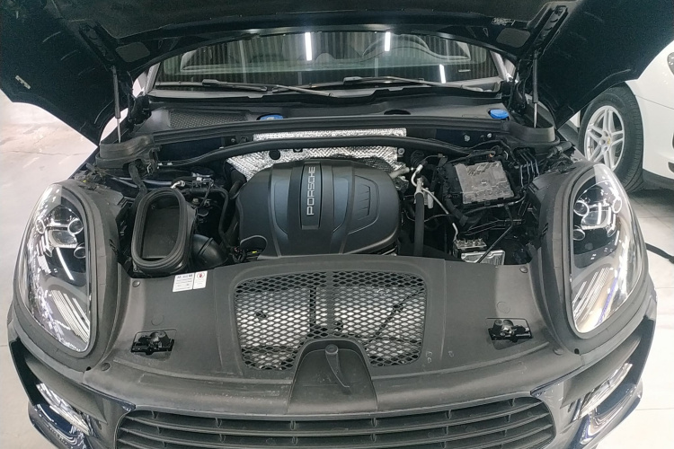 保时捷 2020款 Macan 2.0T机舱底盘24