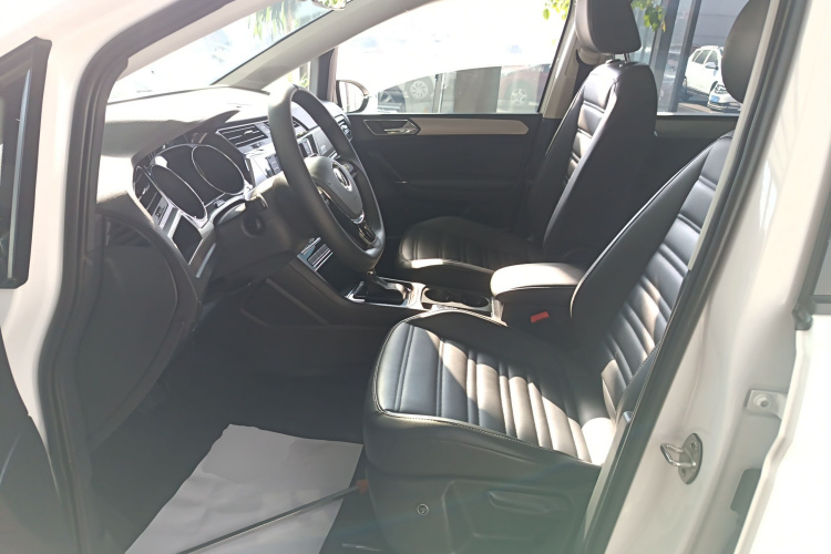 大众 2021款 途安L 280TSI DSG舒适版 7座局部细节19
