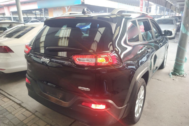 Jeep 自由光 2016款 2.4L 领先智能版车身外观7