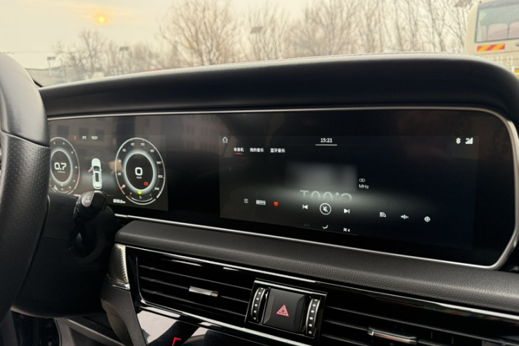 红旗HS5 2019款 2.0T 智联旗享版中控内饰7015