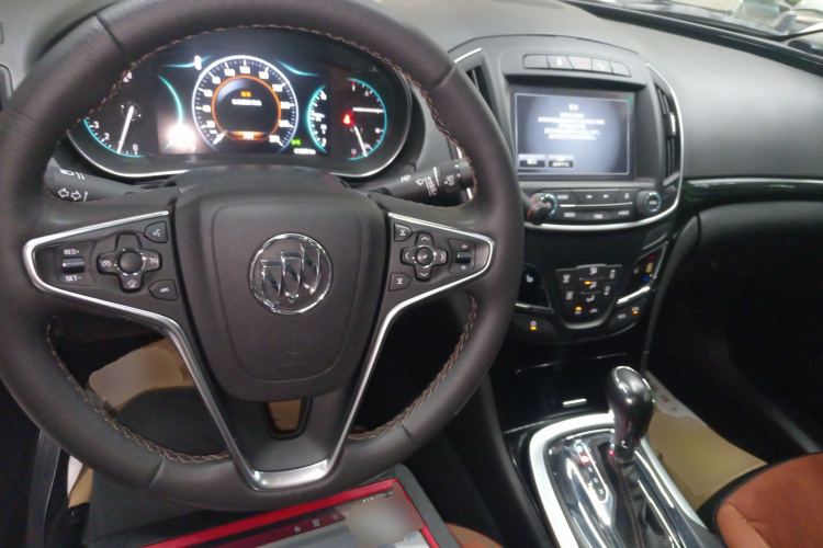 别克 君威 2015款 1.6T 精英技术型中控内饰12