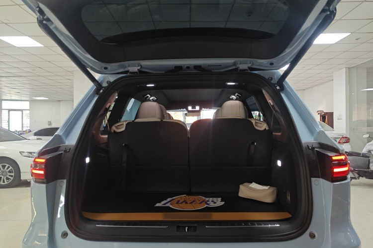 理想汽车 理想ONE 2021款 增程6座版机舱底盘23