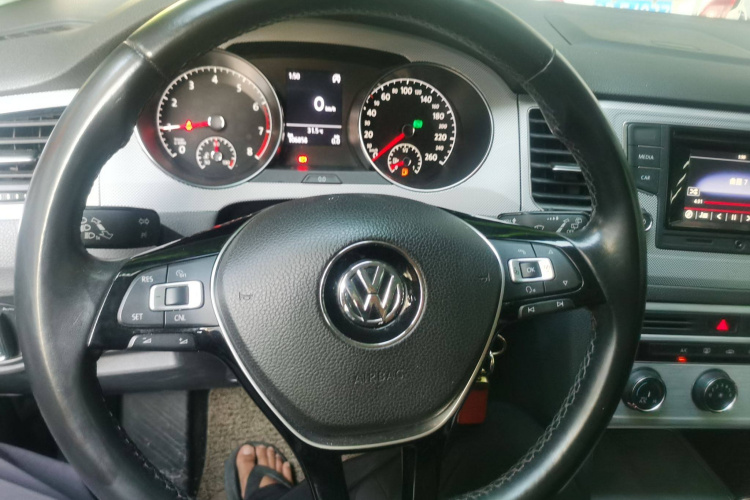 大众 高尔夫·嘉旅 2016款 230TSI 自动进取型局部细节13