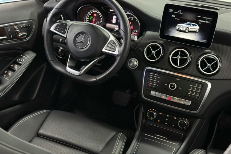 奔驰GLA 2019款 GLA 200 时尚型中控内饰7001