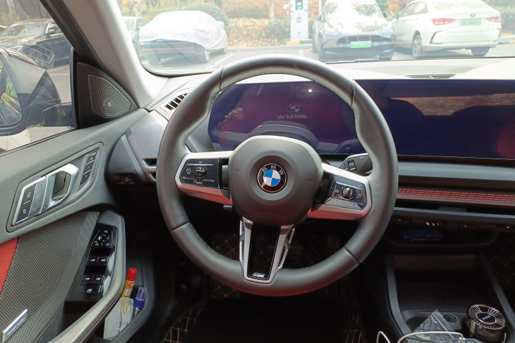 宝马2系 2025款 225L M运动曜夜套装中控内饰13