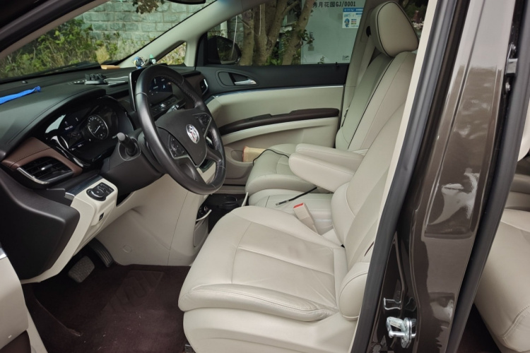 别克GL8 2021款 陆上公务舱 652T 豪华型局部细节19