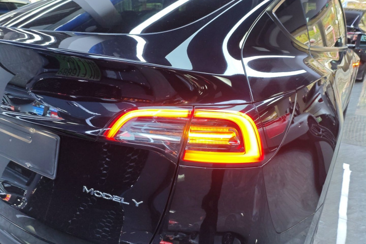 特斯拉 Model Y 2021款 标准续航后驱版车身外观6004