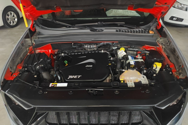 Jeep 自由侠 2017款 180T 自动高能版机舱底盘24