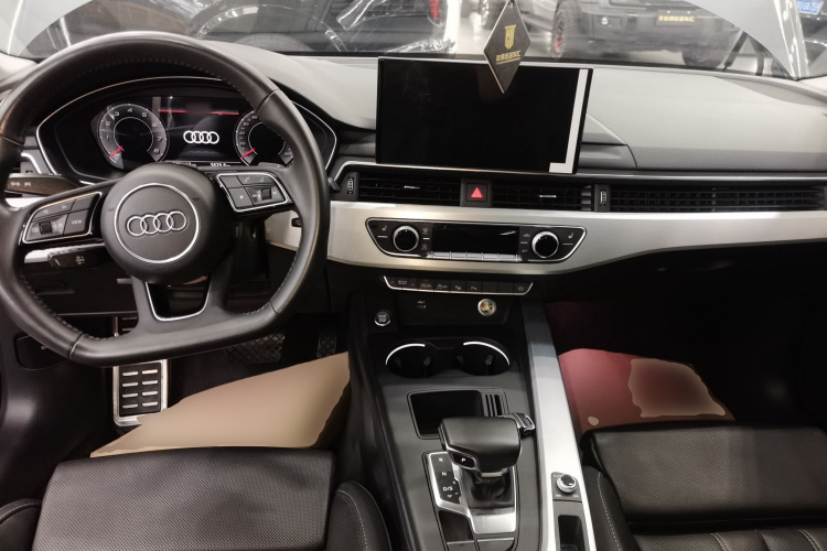 奥迪A4L 2020款 40 TFSI 豪华动感型中控内饰12