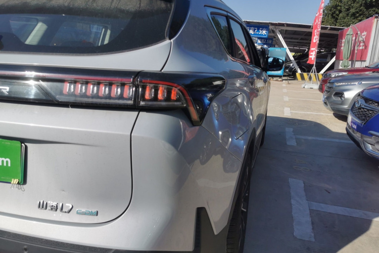 捷途山海L7 2024款 1.5T 120km ULTRA 7座车身外观9