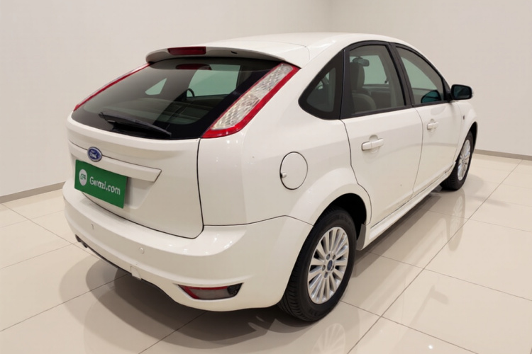 福特 福克斯 2013款 两厢经典 1.8L 自动时尚型车身外观7