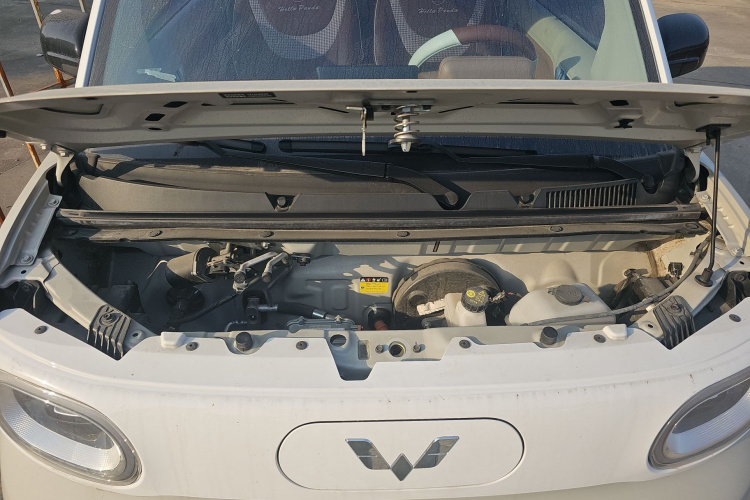 五菱汽车 宏光MINIEV 2024款 第三代 215km 进阶版机舱底盘24