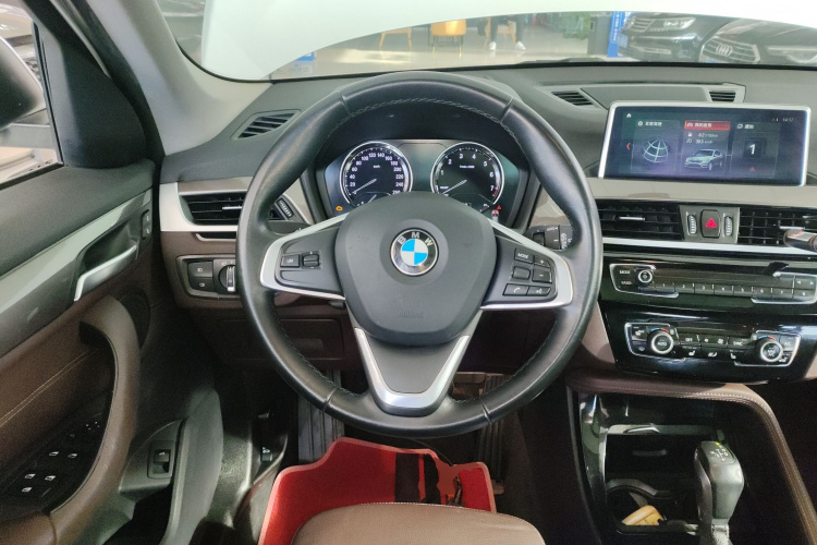 宝马X1 2019款 xDrive20Li 尊享型中控内饰13