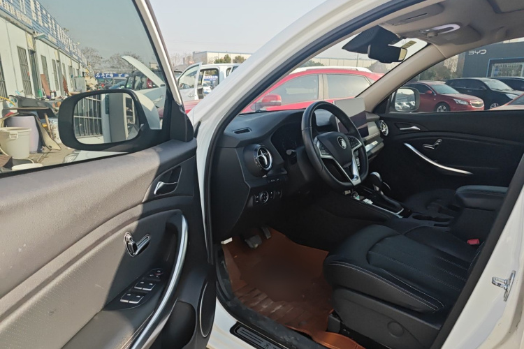 比亚迪 宋 2019款 1.5TI 自动智联越耀型中控内饰20