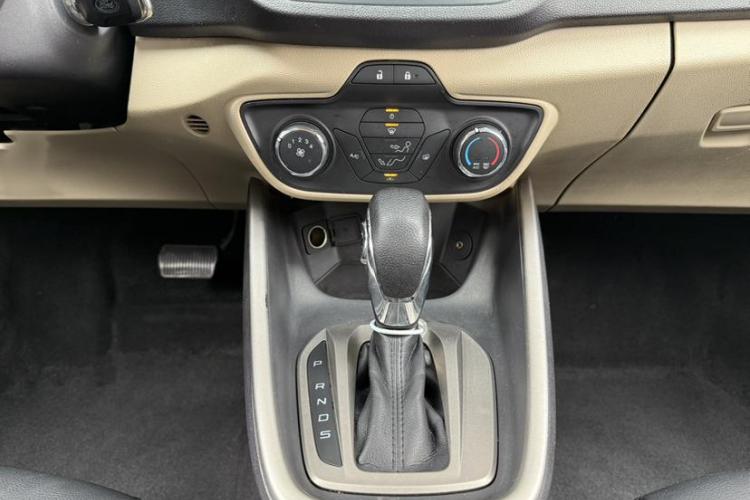 福特 福睿斯 2017款 改款 1.5L 自动舒适型局部细节9001