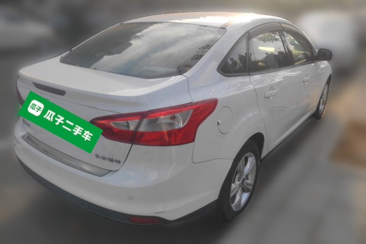 福特 福克斯 2012款 三厢 1.6L 手动风尚型车身外观7