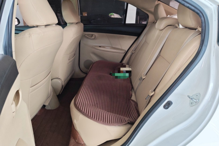 丰田 威驰 2014款 1.5L 手动智臻版中控内饰21