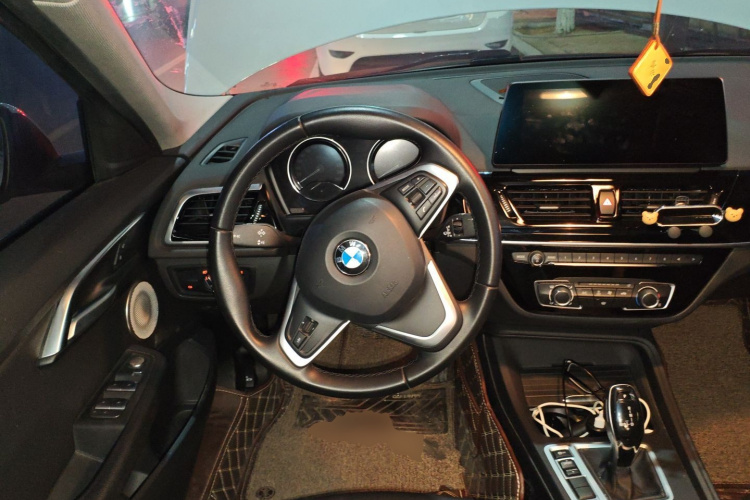 宝马1系 2021款 改款 120i M运动版中控内饰13