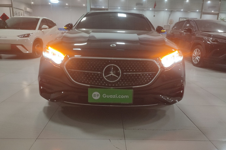 奔驰E级 2024款 改款 E 300 L 时尚运动型车身外观2