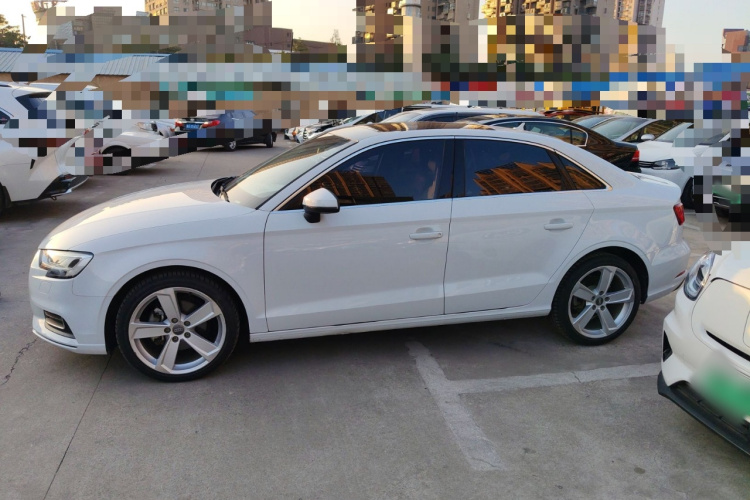 奥迪A3 2018款 30周年年型 Limousine 35 TFSI 风尚型车身外观4