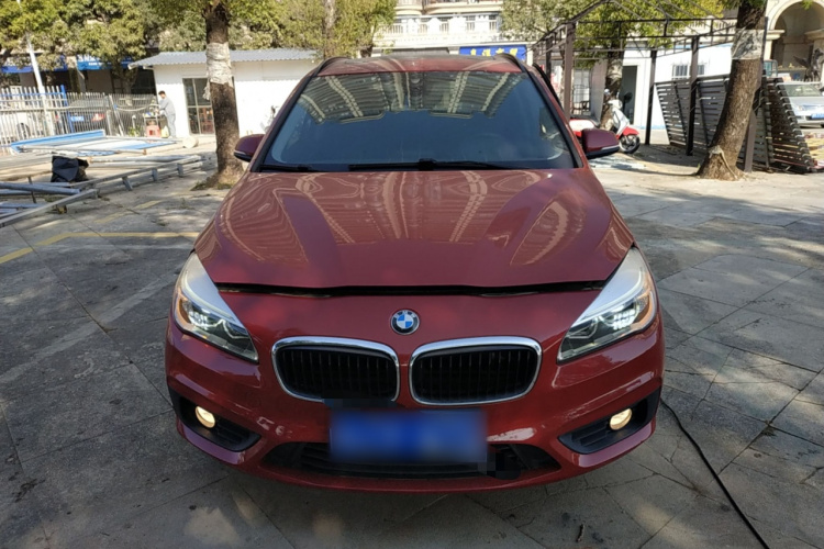 宝马2系旅行车 2016款 218i 领先型车身外观2