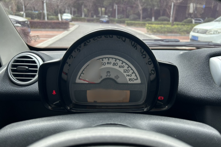 smart fortwo 2014款 1.0 MHD 硬顶城市光波激情版局部细节14