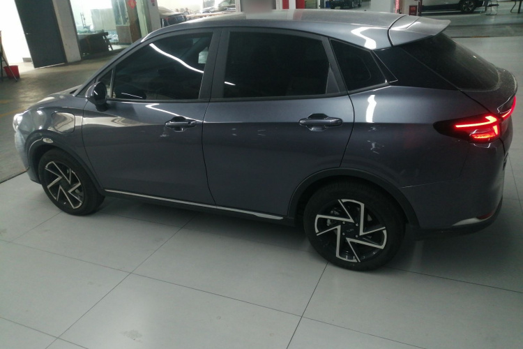 哪吒汽车 哪吒AYA 2023款 401 Lite车身外观6003