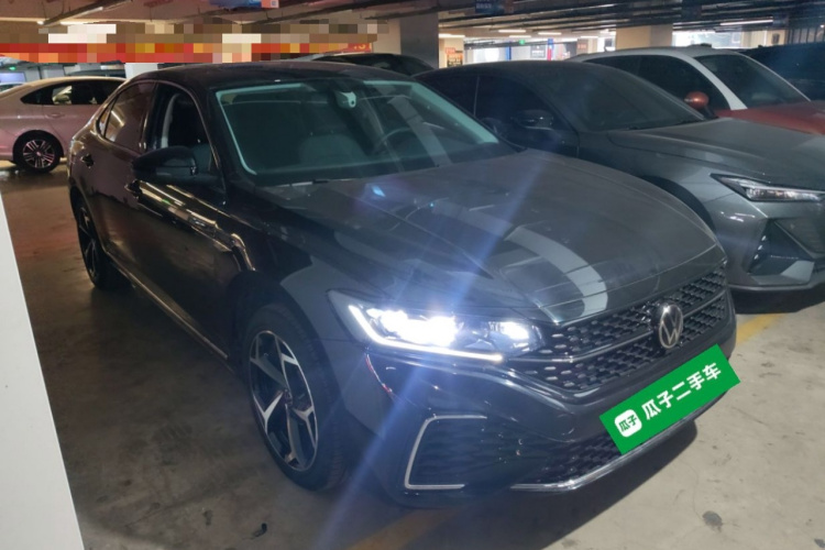 大众 帕萨特 2025款 出众款 330TSI 星空精英版车身外观6002