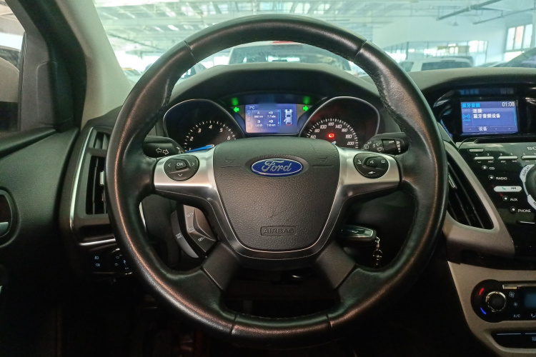 福特 福克斯 2012款 两厢 2.0L 手动豪华运动型中控内饰13