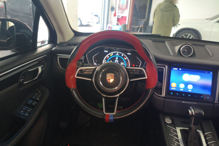 众泰SR9 2017款 2.0T 自动极致之梦版中控内饰13