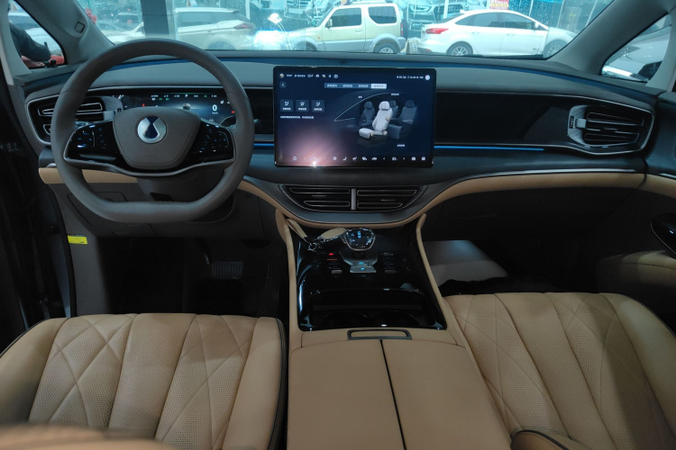 腾势D9 2022款 DM-i 970 四驱旗舰型中控内饰7002