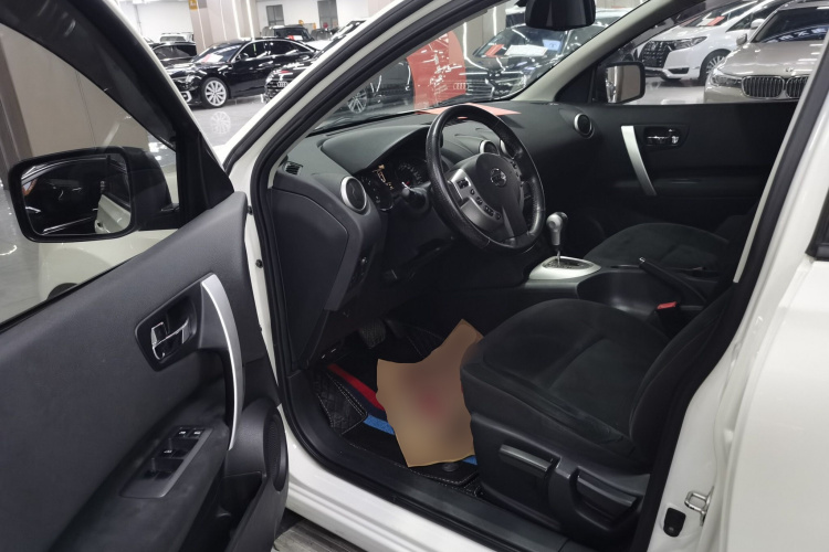 日产 逍客 2015款 2.0XL 酷火 CVT 2WD中控内饰20