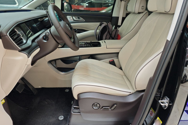 腾势D9 2024款 DM-i 980 四驱尊荣型局部细节19