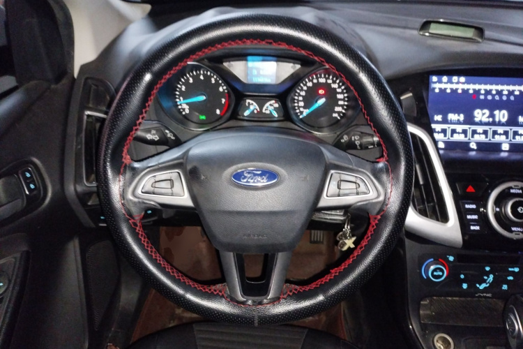 福特 福克斯 2015款 三厢 EcoBoost 125 自动超能风尚型中控内饰13