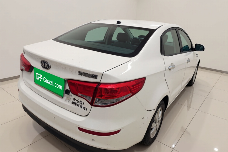 起亚K2 2015款 三厢 1.4L MT GLS车身外观7