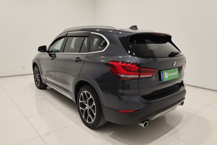 宝马X1 2022款 sDrive20Li 尊享型车身外观5