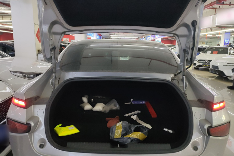 小鹏P7 2022款 670N+局部细节23