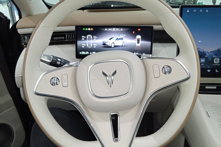 岚图汽车 岚图FREE 2025款 FREE+ 四驱乾崑版中控内饰13