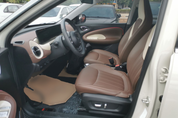 五菱汽车 五菱缤果 2023款 333km 灵犀互联+款中控内饰19